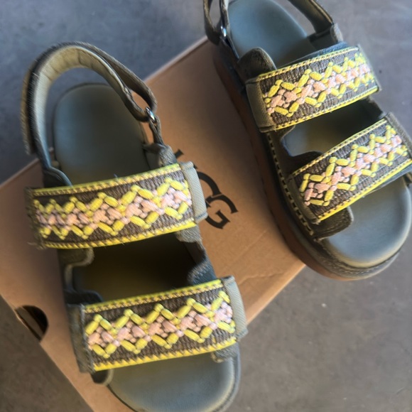 UGG sandals - Picture 2 of 3